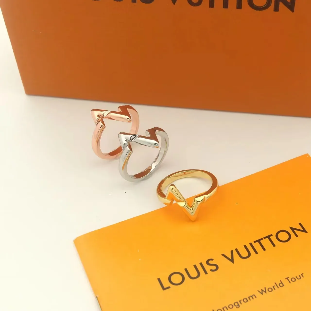 Louis Vuitton LV Volt À l'Envers Bague en Or 18K 9