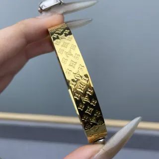 Louis Vuitton Monogram سوار ذهبي اللون منقوش سوار