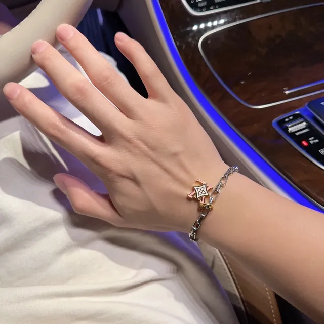 Louis Vuitton Monogram سلسلة فضية وردية رابطة سميكة منحوتة سوار 5