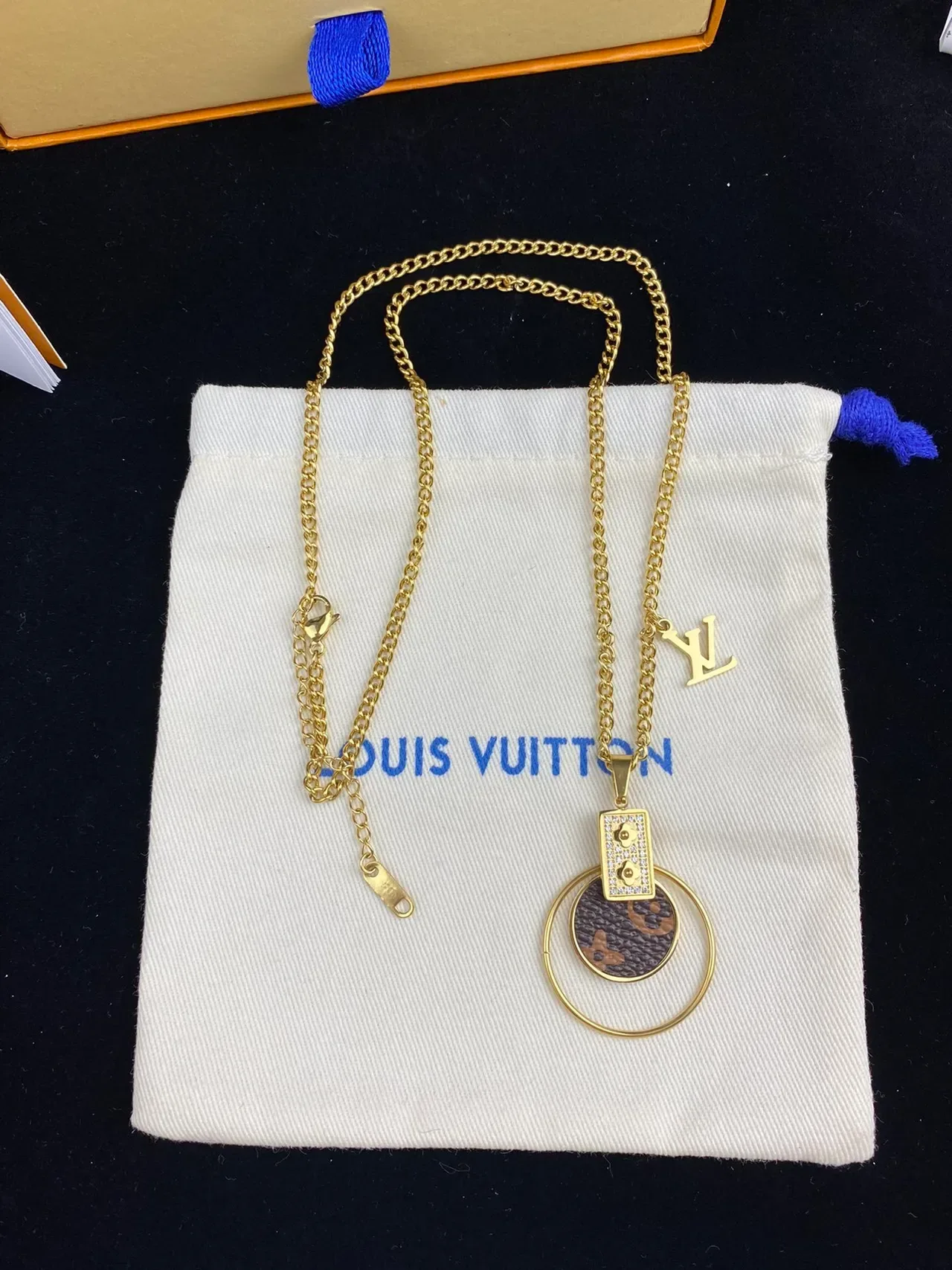 Collar rectángulo cristal-embellished Louis Vuitton Monogram Circle Gold Silver Canvas Pendant 6