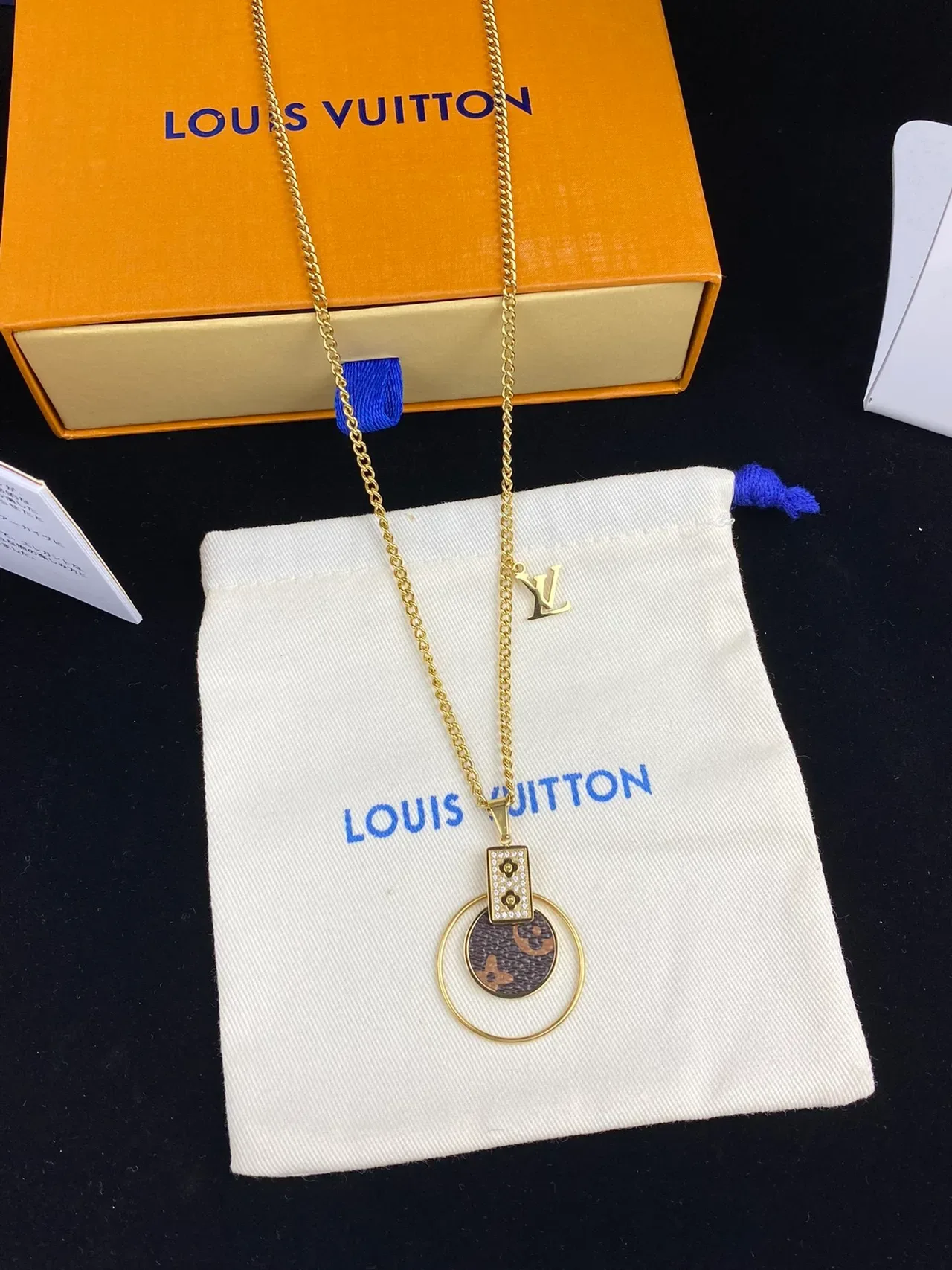 Collar rectángulo cristal-embellished Louis Vuitton Monogram Circle Gold Silver Canvas Pendant 9