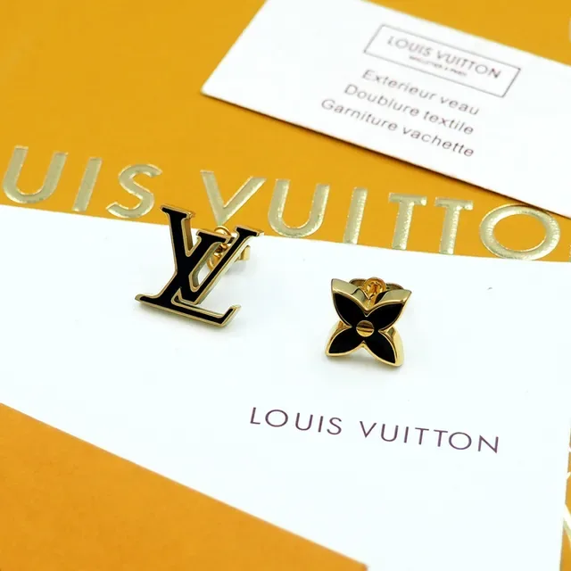 Louis Vuitton Monogram Flower অ্যাসিমেট্রিক্যাল এনামেল স্টাড ইয়ারিংস 7