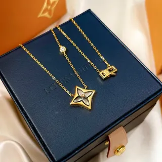 Louis Vuitton Monogram ফুল সোনালি খাকি চেইন তারা-আকৃতির ফ্লোরাল পেন্ডেন্ট নেকলেস
