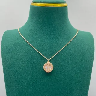 Colar Louis Vuitton Monogram Medallion Pingente Circular Dourado