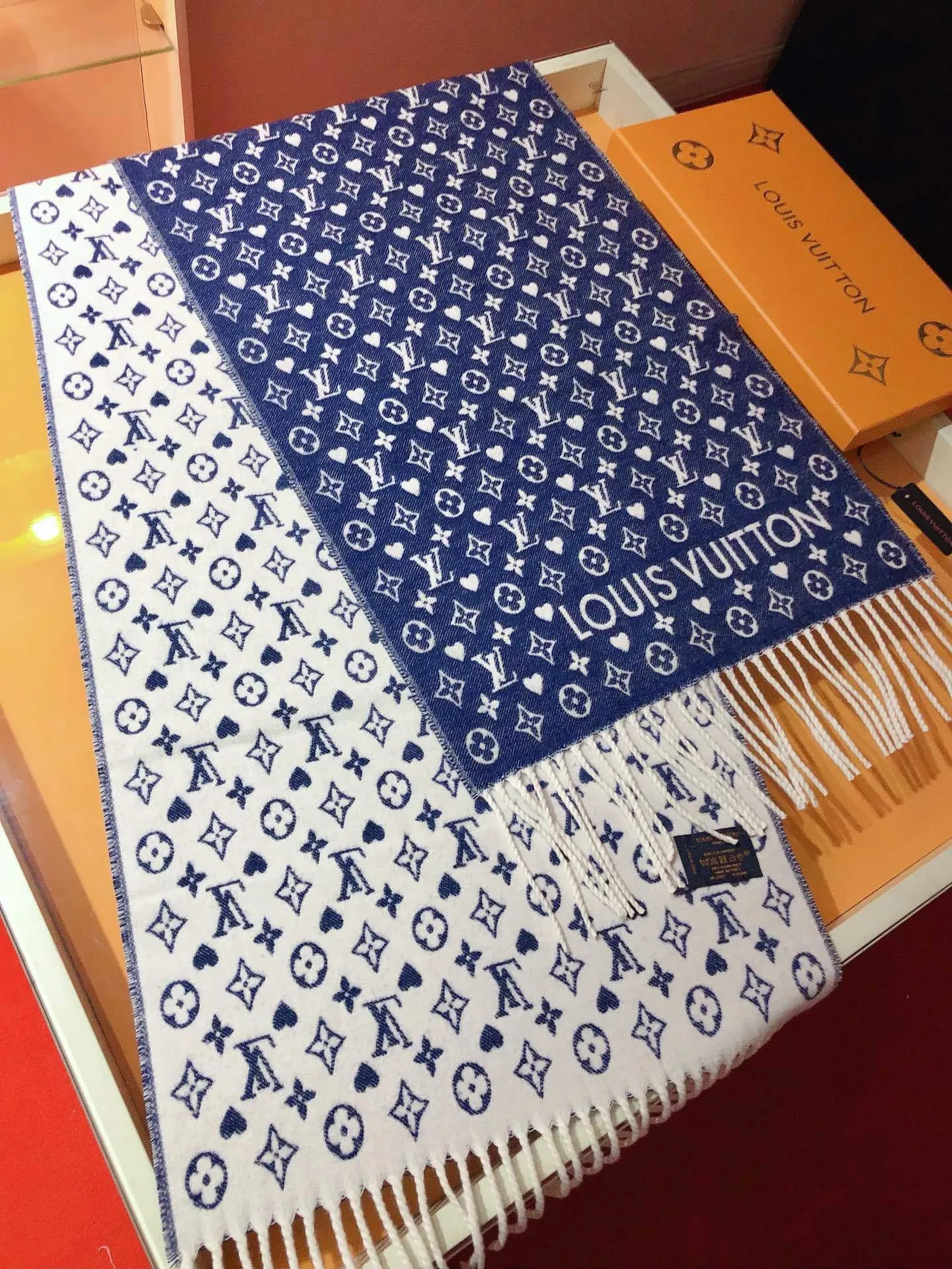 Louis Vuitton Monogram Navy Beige ডাবল-ফেসড স্কার্ফ 6