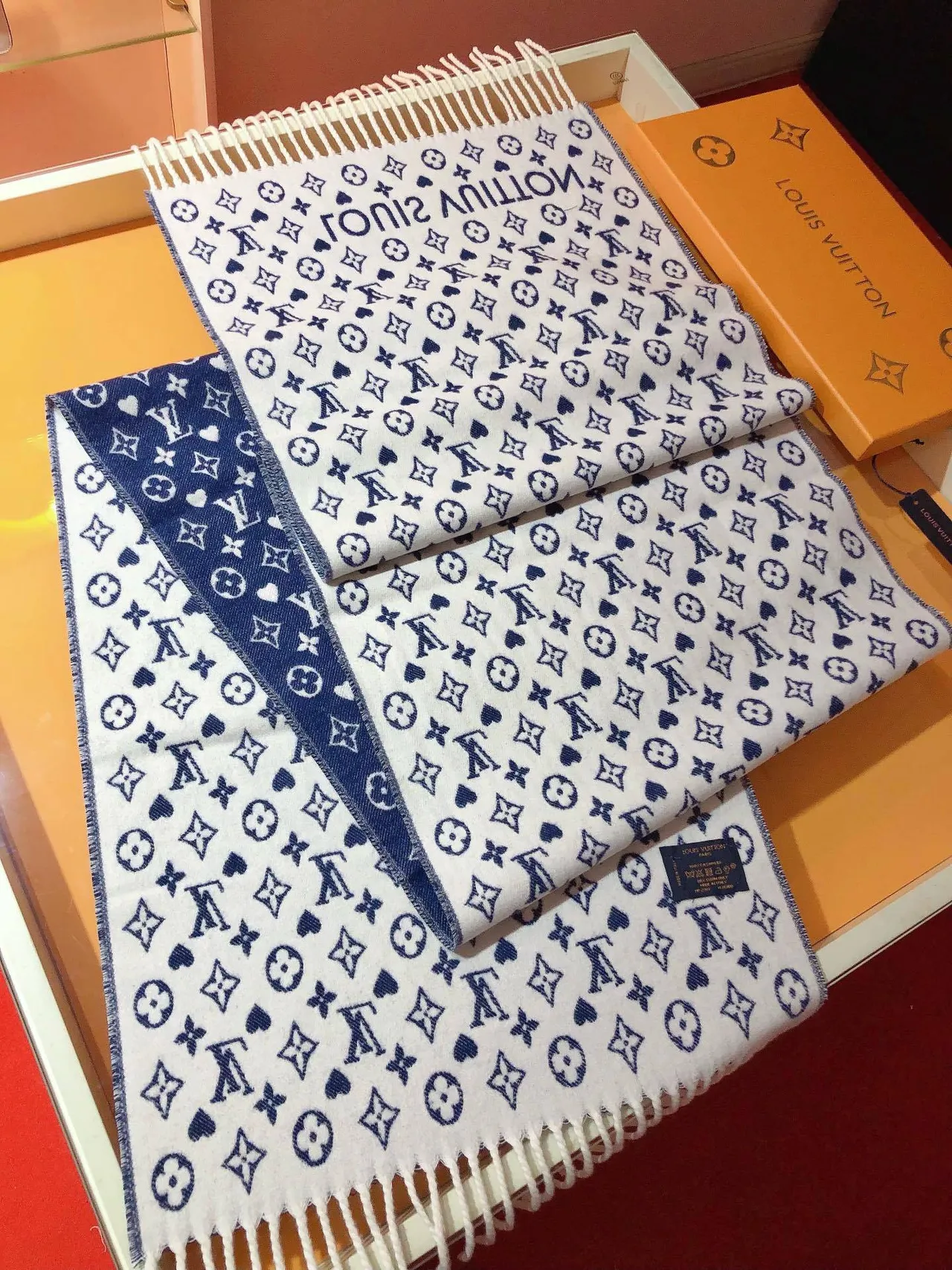 Louis Vuitton Monogram Navy Beige ডাবল-ফেসড স্কার্ফ 7