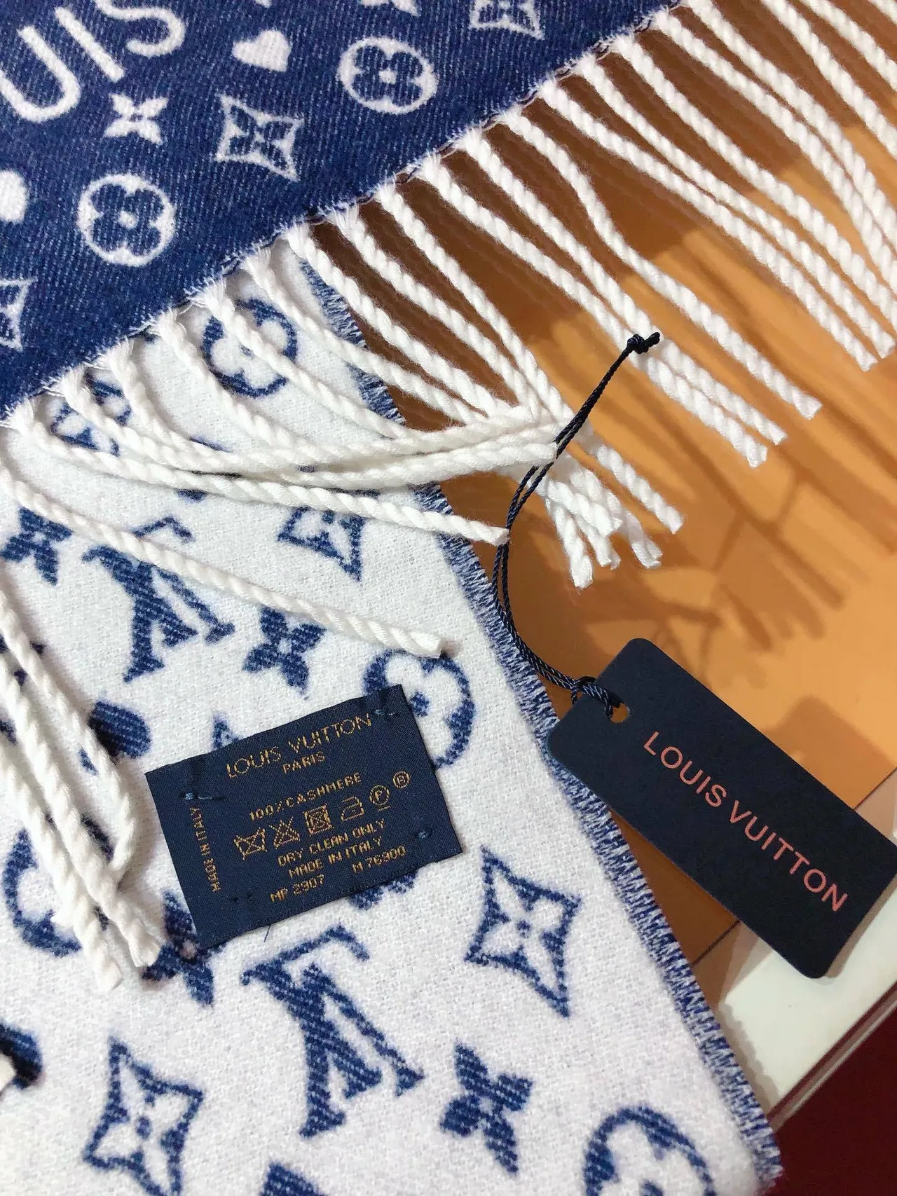 Louis Vuitton Monogram Navy Beige ডাবল-ফেসড স্কার্ফ 8