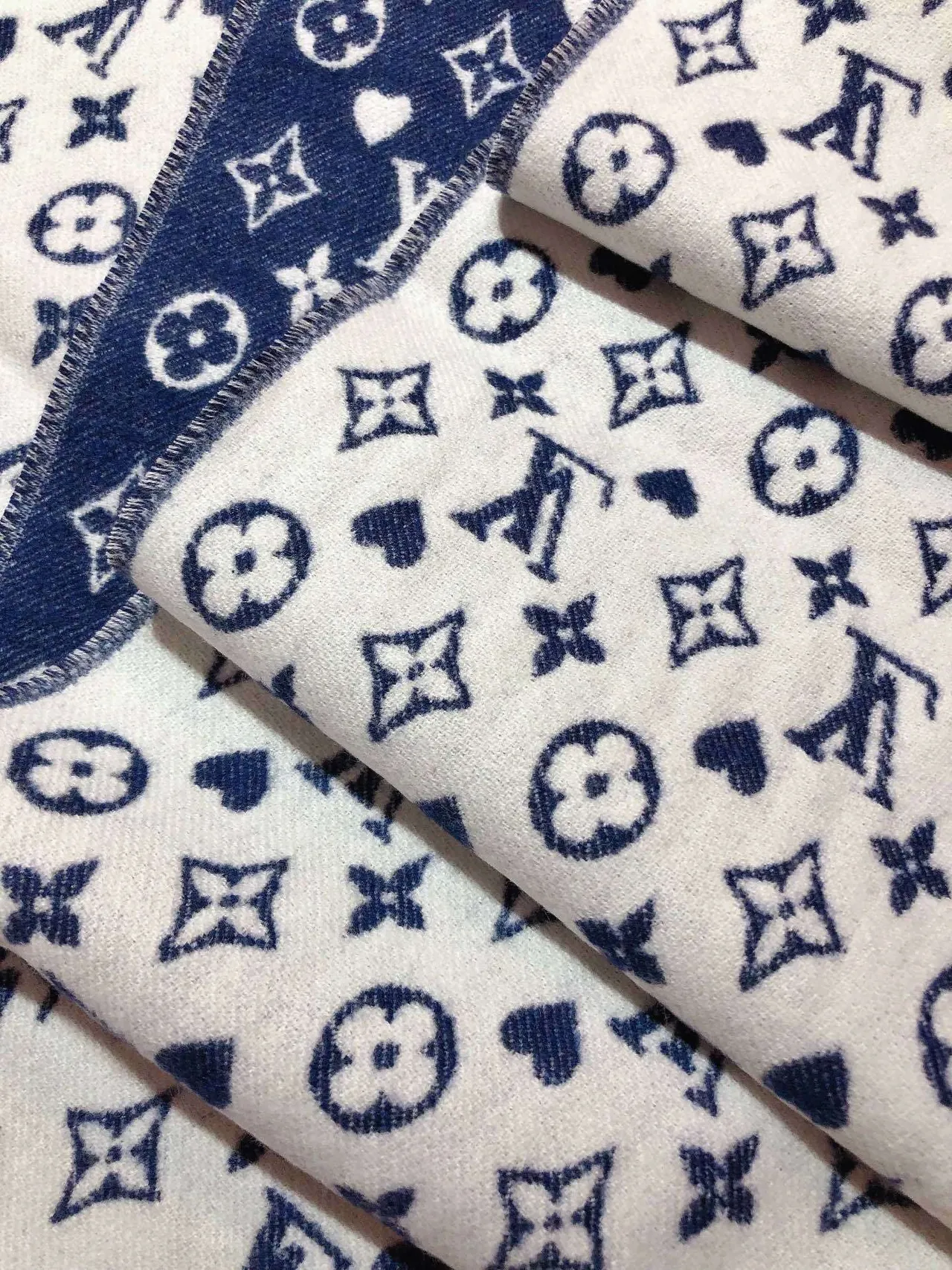Louis Vuitton Monogram Navy Beige ডাবল-ফেসড স্কার্ফ 9
