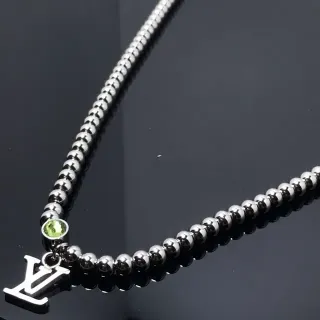 Collar con dije Louis Vuitton Monogram cadena bola plateada verde