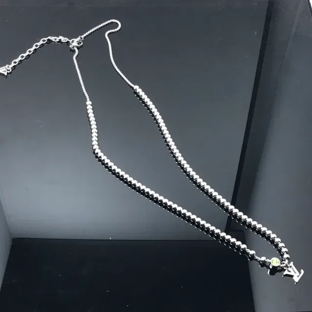 Collier pendentif Louis Vuitton Monogram chaîne boule argentée verte 3