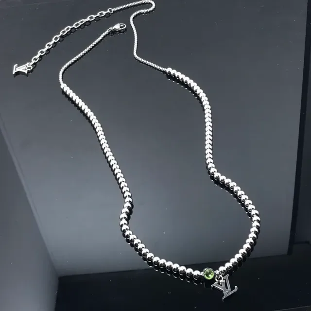 Collier pendentif Louis Vuitton Monogram chaîne boule argentée verte 4