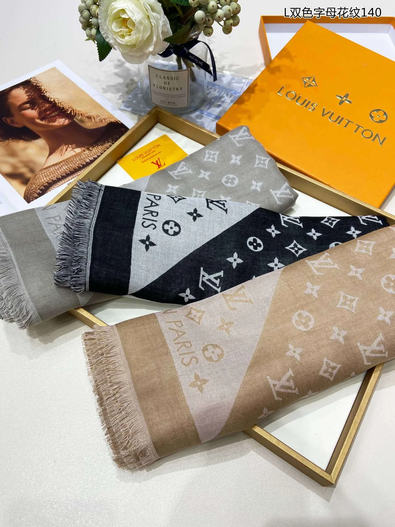 Louis Vuitton Monogram Écharpe de soie réversible à franges 4