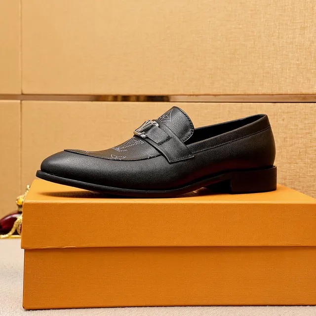 Louis Vuitton মনোগ্রাম-স্টাডড বাকেল স্ট্র্যাপ লোফার্স 4