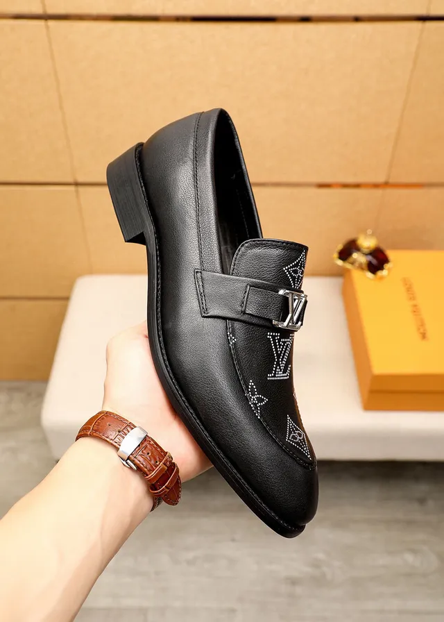 Louis Vuitton মনোগ্রাম-স্টাডড বাকেল স্ট্র্যাপ লোফার্স 5