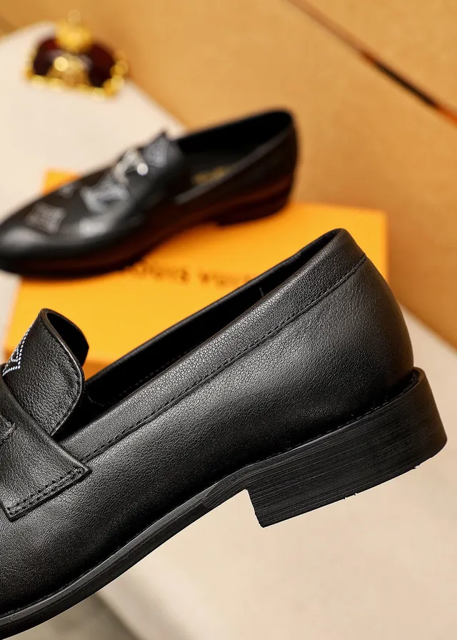 Louis Vuitton মনোগ্রাম-স্টাডড বাকেল স্ট্র্যাপ লোফার্স 7