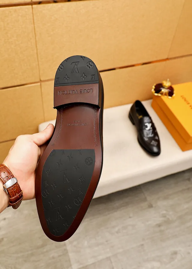 Louis Vuitton মনোগ্রাম-স্টাডড বাকেল স্ট্র্যাপ লোফার্স 9