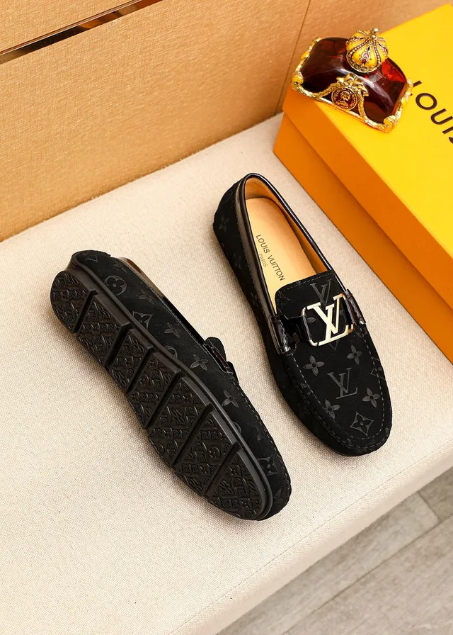 Louis Vuitton Monogram স্যুড LV বাকল লোফার 3