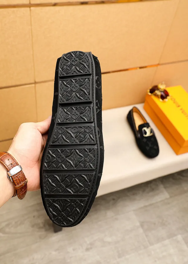 Louis Vuitton Monogram স্যুড LV বাকল লোফার 9