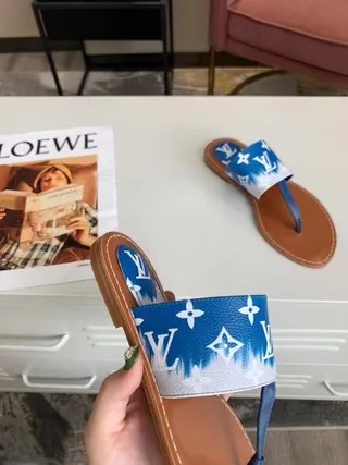 Louis Vuitton মনোগ্রাম টাই-ডাই থং স্লাইড ক্যাজুয়াল স্যান্ডেল 2