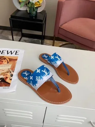 Louis Vuitton মনোগ্রাম টাই-ডাই থং স্লাইড ক্যাজুয়াল স্যান্ডেল 6