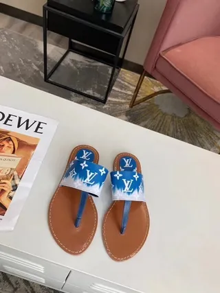 Louis Vuitton মনোগ্রাম টাই-ডাই থং স্লাইড ক্যাজুয়াল স্যান্ডেল 7