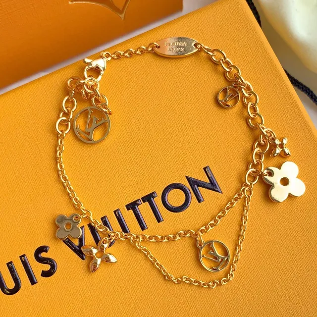 Louis Vuitton Bracelet chaîne multi-charme bracelet en or 6