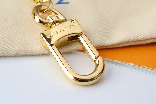 Louis Vuitton Multi-Charms سلسلة مفاتيح معدن ذهبي قلادة سوار 3