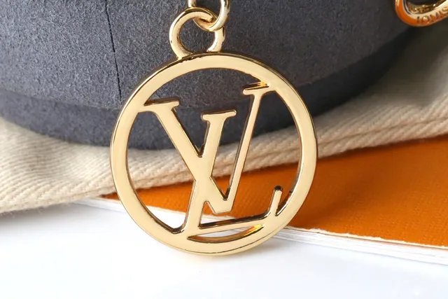 Louis Vuitton Multi-Charms سلسلة مفاتيح معدن ذهبي قلادة سوار 4