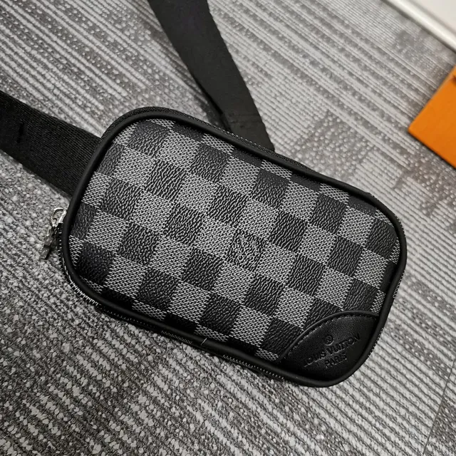 Louis Vuitton Multi Pochette Accessoires Monogram Bolsa de Cintura Negro de Moda 3