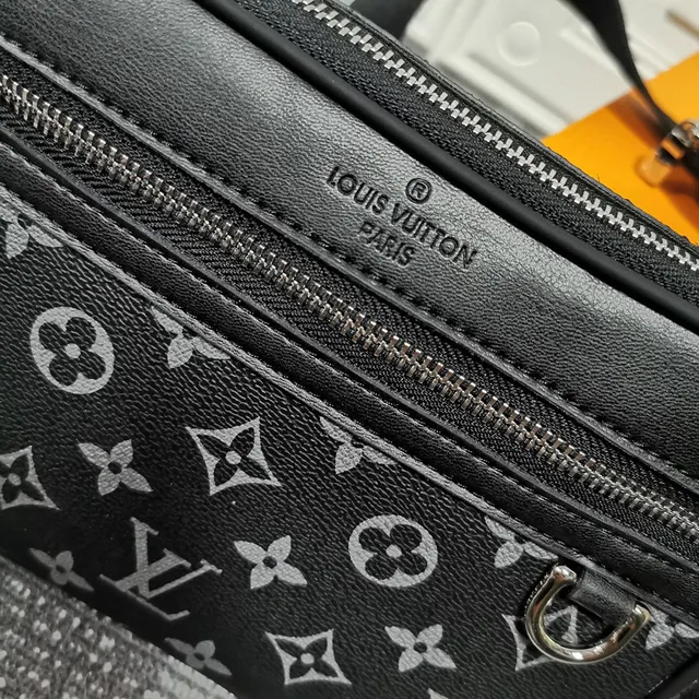 Louis Vuitton Multi Pochette Accessoires Monogram Bolsa de Cintura Negro de Moda 13