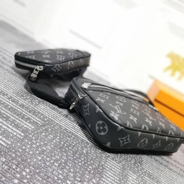 Louis Vuitton Multi Pochette Accessoires Monogram Bolsa de Cintura Negro de Moda 16