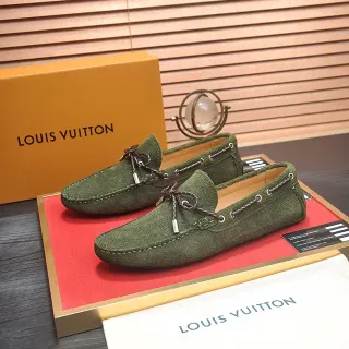 Louis Vuitton ليفر أخضر زيتوني سويدي مع حبل