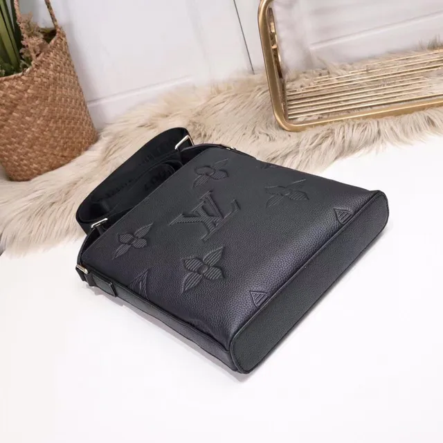 Louis Vuitton OnTheGo Black Embossed Monogram গঠিত আয়তাকার সিলহুয়েট মেসেঞ্জার ব্যাগ 3