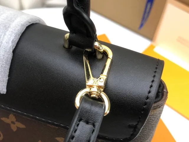 Louis Vuitton Petite Malle Monogram Canvas भूरा और काला टोट बैग 2