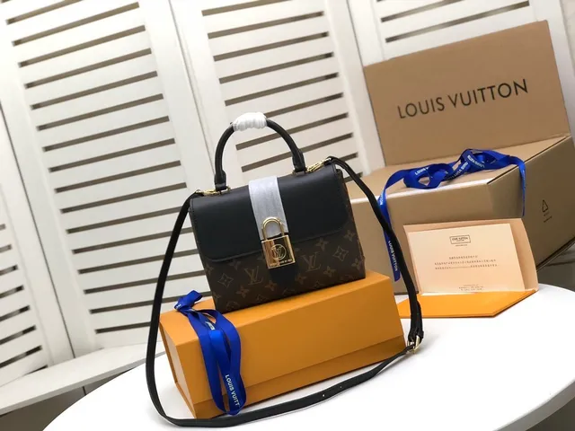 Louis Vuitton Petite Malle Monogram Canvas भूरा और काला टोट बैग 3