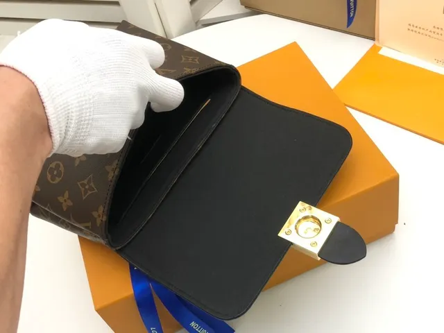 Louis Vuitton Petite Malle Monogram Canvas भूरा और काला टोट बैग 5