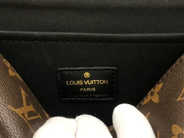 Louis Vuitton Petite Malle Monogram Canvas भूरा और काला टोट बैग 8