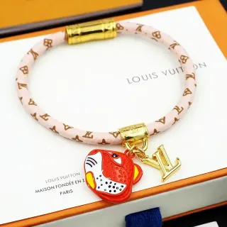 Louis Vuitton سوار فرقة مونوغرام منسوجة ذهب وردي مع تعويذة النمر المينا