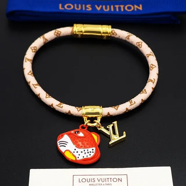 Louis Vuitton Pulseira com Faixa de Monograma Trançada em Ouro Rosa com Charme de Tigre Esmaltado 7