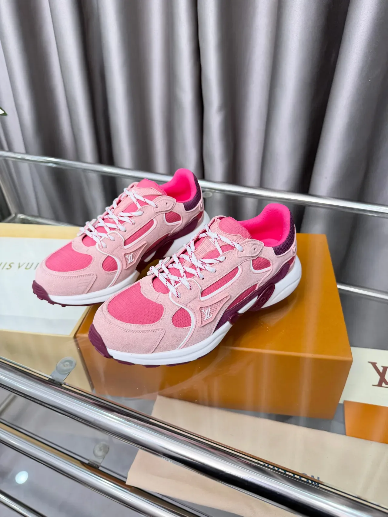 Louis Vuitton Sneakers Chunky Rose Violette Stratifiées Multi-Panneaux Supérieur Sculpté Semelle Média Blanche 5