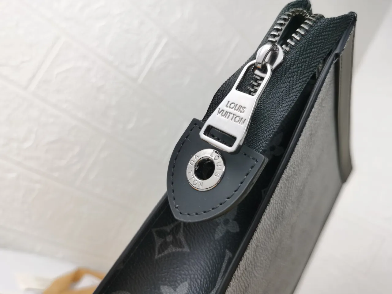 लुई विटन Pochette Accessoires चारकोल ग्रे Monogram Eclipse लिफाफा क्लच 3