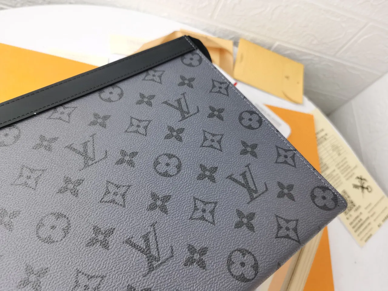 लुई विटन Pochette Accessoires चारकोल ग्रे Monogram Eclipse लिफाफा क्लच 4