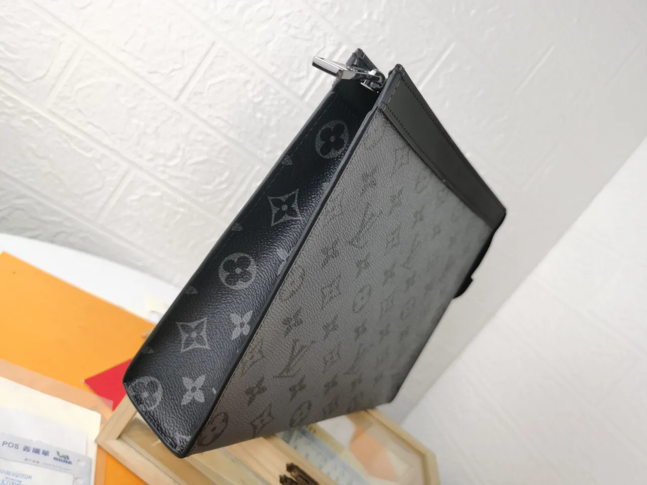 लुई विटन Pochette Accessoires चारकोल ग्रे Monogram Eclipse लिफाफा क्लच 6