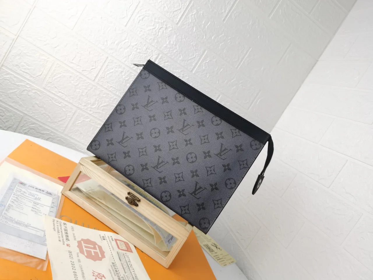 लुई विटन Pochette Accessoires चारकोल ग्रे Monogram Eclipse लिफाफा क्लच 9