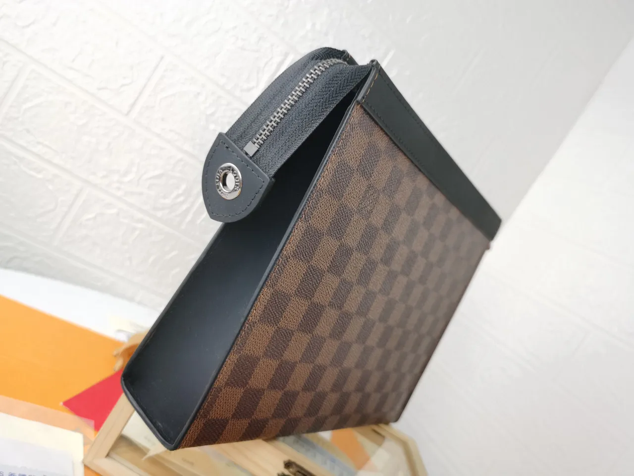 लुई विटन Pochette Accessoires चारकोल ग्रे Monogram Eclipse लिफाफा क्लच 14
