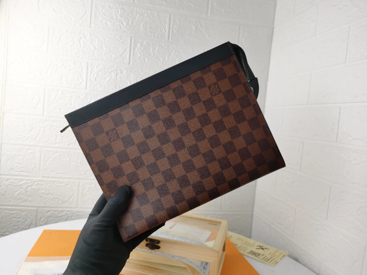 लुई विटन Pochette Accessoires चारकोल ग्रे Monogram Eclipse लिफाफा क्लच 16