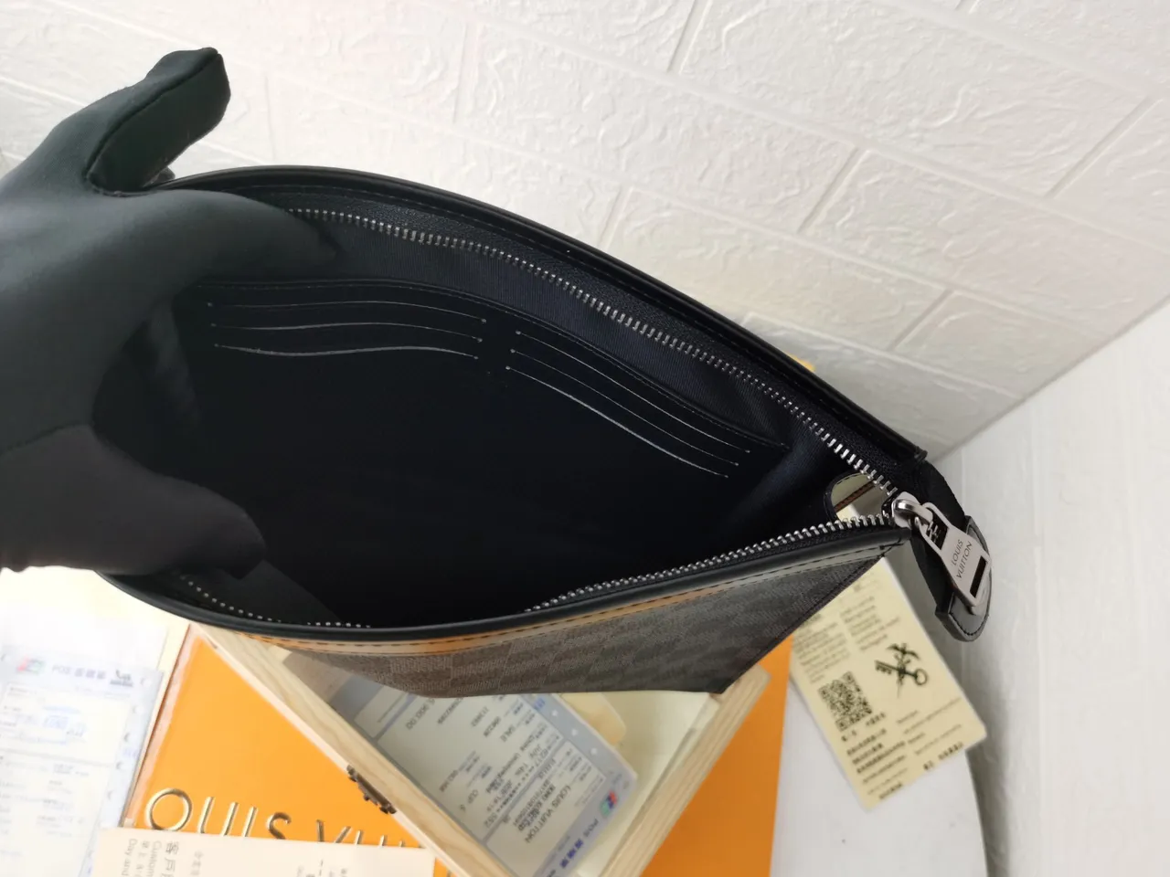 लुई विटन Pochette Accessoires चारकोल ग्रे Monogram Eclipse लिफाफा क्लच 19