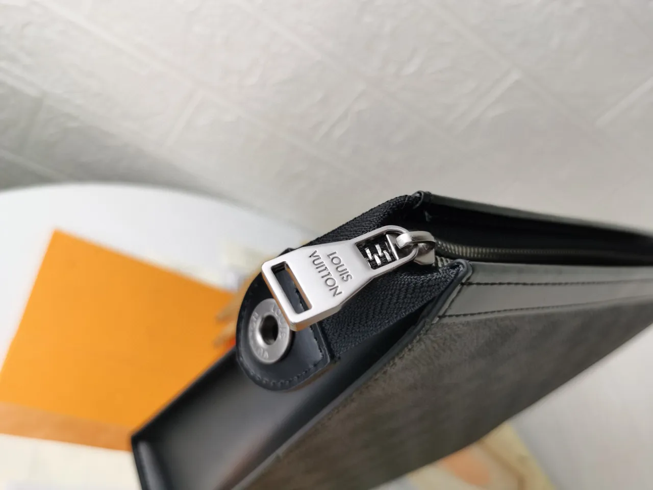 लुई विटन Pochette Accessoires चारकोल ग्रे Monogram Eclipse लिफाफा क्लच 20