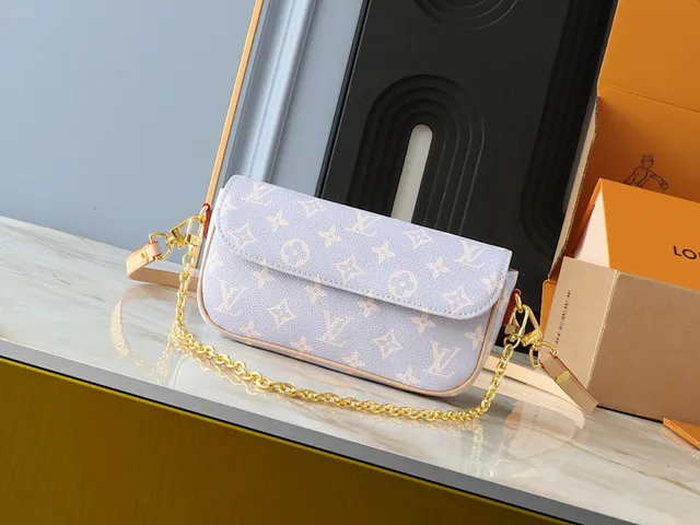 Louis Vuitton Pochette Metis 紫色金色 Monogram Coated Canvas Flap-Top Closure Messenger Bag 2