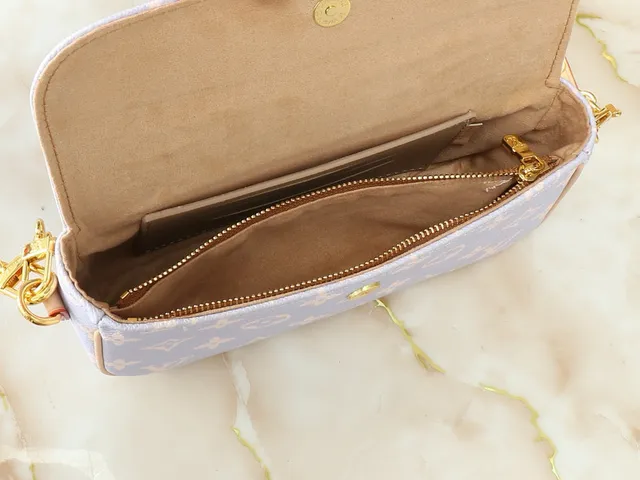 Louis Vuitton Pochette Metis 紫色金色 Monogram Coated Canvas Flap-Top Closure Messenger Bag 3
